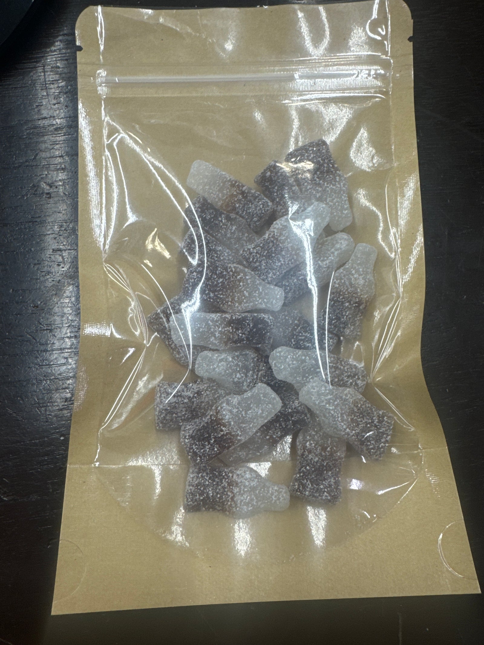 Sour cola bottles per 100g